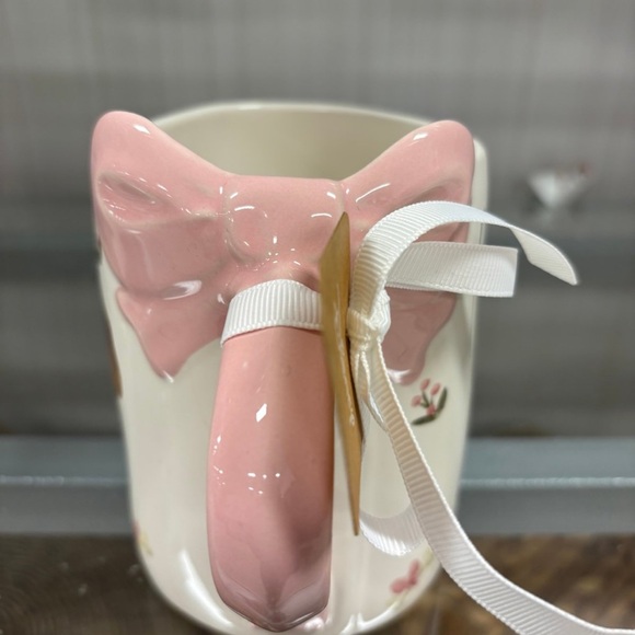 Rae Dunn x Disney x Lady & the Tramp PUPPY LOVE Mug with pink bow handle - Picture 3 of 3